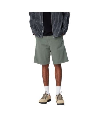 Hombre con bermudas Carhartt WIP Single Knee Short Verdes 