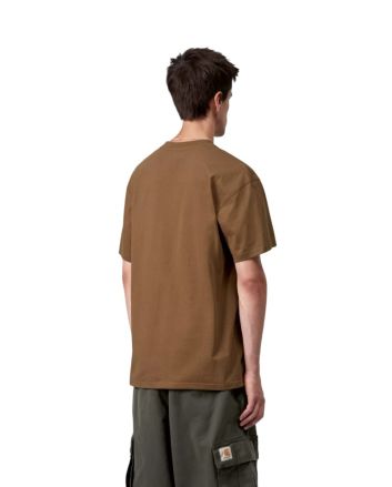 Hombre con camiseta Carhartt WIP American Script Marrón Hamilton 