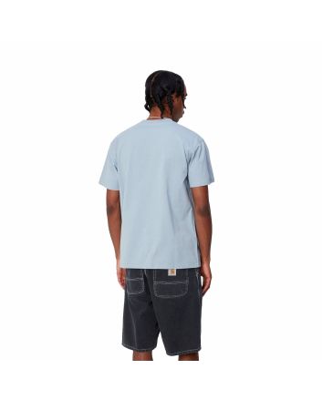 Hombre con camiseta orgánica de manga corta Carhartt WIP American Script azul escarcha