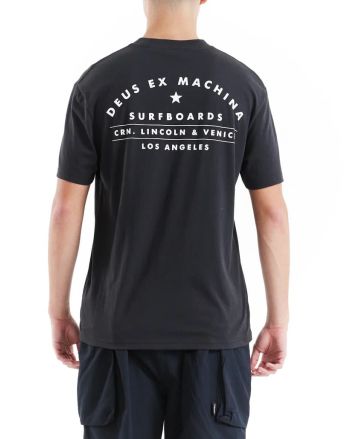 Hombre con Camiseta de manga corta Deus Ex Machina Los Angeles Surf Address Negra 