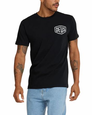 Hombre con Camiseta de manga corta Deus Tokyo Address Negra 