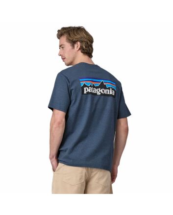 Hombre con Camiseta de manga corta Patagonia M's P-6 Logo Responsibili-Tee Azul Utilitario