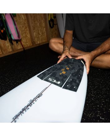 Grip para tabla de surf FCS Barron Mamiya Black-Brass 3 piezas