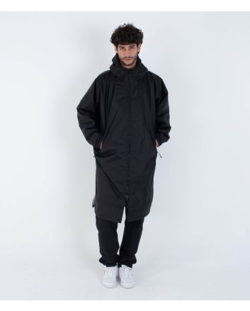 Hombre con Chubasquero largo tipo poncho cambiador Hurley Ice Poncho Sherpa negro