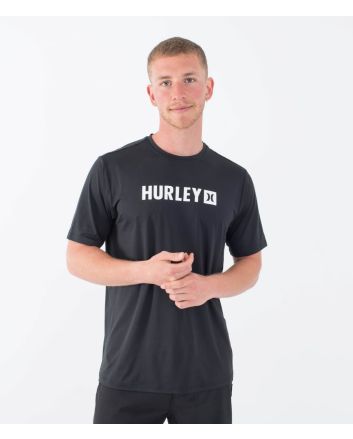 Hombre con Camiseta de protección solar de manga corta Hurley Everyday Hybrid UPF 50+ Negra y Blanca