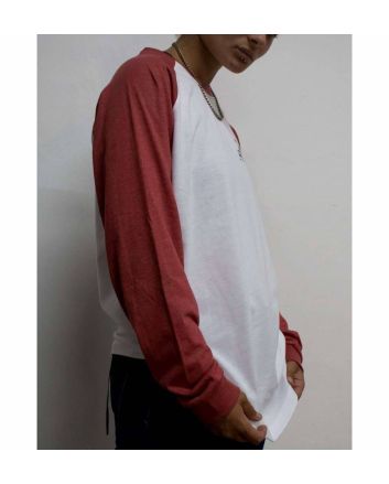 Camiseta de Manga Larga Mission®️ Ranglan Corpo para Hombre blanca con las mangas rojas Frontal