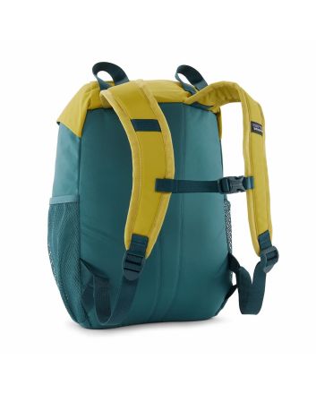 Mochila Patagonia Kids Refugito Daypack 12L color Wetland Blue para niño/a – vista frontal con cierre de hebilla y bolsillos de malla