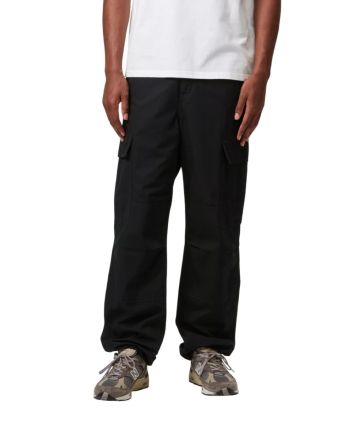 Hombre con Pantalón Carhartt WIP Regular Cargo Pant Black Rinsed 