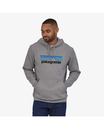 Hombre con sudadera de capucha Patagonia P-6 Logo Uprisal gris