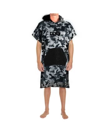 Toalla de playa con capucha Poncho para Surf FCS para niño en color gris, camo y negro