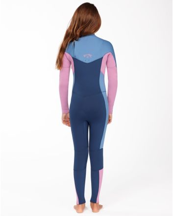 Chica con traje de surf con cremallera en el pecho Billabong Synergy GBS 4/3mm azul celeste