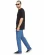 Hombre con Pantalón vaquero Volcom Solver Denim Bold Blue para hombre ajuste moderno corte recto