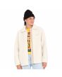 Mujer con chaqueta de borreguillo Volcom Blastone Coat Cloud abierta
