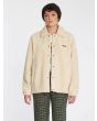 Mujer con chaqueta sherpa Volcom Blastone Sand abierta