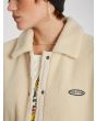 Mujer con chaqueta sherpa Volcom Blastone Sand bordado