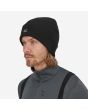 Hombre con Gorro Patagonia Everyday Beanie Negro Unisex lateral