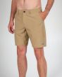 Hombre con Bermudas sumergibles Salty Crew Drifter 2 Hybrid Walkshort caqui lateral