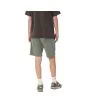 Hombre con Bermudas Carhartt WIP John Short Park Garment Dyed Verdes posterior