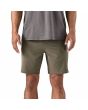 Hombre con Bermudas Patagonia Hydropeak Hybrid Walk Shorts 18'' Verdes