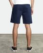 Hombre con bermudas RVCA Daggers Chino Shorts 19" azul marino posterior