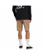 Hombre con pantalón corto estilo chino Volcom Frickin Modern Stretch 21'' caqui  posterior