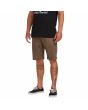 Hombre con pantalón corto estilo chino Volcom Frickin Modern Stretch 21" marrón