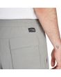 Hombre con Pantalón corto híbrido Volcom Wrecpack Hybrid 19" Moonbeam gris bolsillo plegable