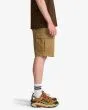 Hombre con bermudas Billabong Combat short cargo caqui claro lateral