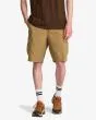 Hombre con bermudas Billabong Combat short cargo caqui claro
