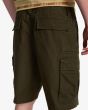 Hombre con pantalón corto cargo Billabong Combat Verde Militar bolsillos traseros