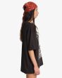 Mujer con Camiseta Billabong Surf Trip Off Black lateral
