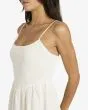Mujer con Billabong True Love Mini vestido blanco Salt Crystal tirantes y corpiño fruncido