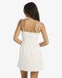 Mujer con Billabong True Love Mini vestido blanco Salt Crystal posterior