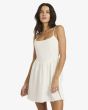 Mujer con Billabong True Love Mini vestido blanco Salt Crystal