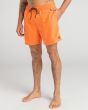 Hombre con Bañador Boardshort Billabong All Day Layback 16" naranja izquierda
