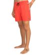 Hombre con short de natación Billabong All Day Layback 16" Rojo izquierda