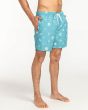 Hombre con bañador boardshort Billabong Salty Layback 16" azul derecha