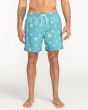 Hombre con bañador boardshort Billabong Salty Layback 16" azul 