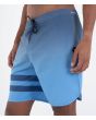 Hombre con Bañador Boardshort Hurley Phantom Block Party 18'' Submarine Azul lateral 