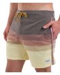 Hombre con Bañador Boardshort Hurley Phantom Naturals Sessions 16'' Hazelnut bolsillo lateral 