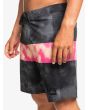 Hombre con Bañador Boardshort Quiksilver Highlite Arch 19" rosa izquierda