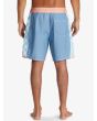 Hombre con bañador boardshort Quiksilver Original Arch 18" Azul posterior