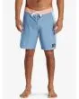 Hombre con bañador boardshort Quiksilver Original Arch 18" Azul 