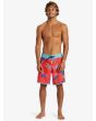 Hombre con bañador de surf Quiksilver Surfsilk Scallop 18'' Cayenne ajuste