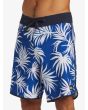 Hombre con bañador de surf Quiksilver Surfsilk Scallop 18'' Azul cintura fija