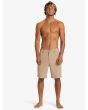 Hombre con pantalón corto sumergible Quiksilver Union Amphibian 20'' Caqui ajuste