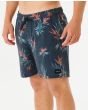 Hombre con Bañador Boardshort Rip Curl Paradiso Volley 16" Azul Marino lateral