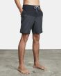 Hombre con Bañador boardshort RVCA Curren Trunk negro lateral derecha