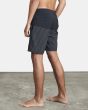 Hombre con Bañador boardshort RVCA Curren Trunk negro posterior izquierda