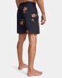 Hombre con Bañador Boardshort RVCA Restless Trunk 18" negro floral bolsillo